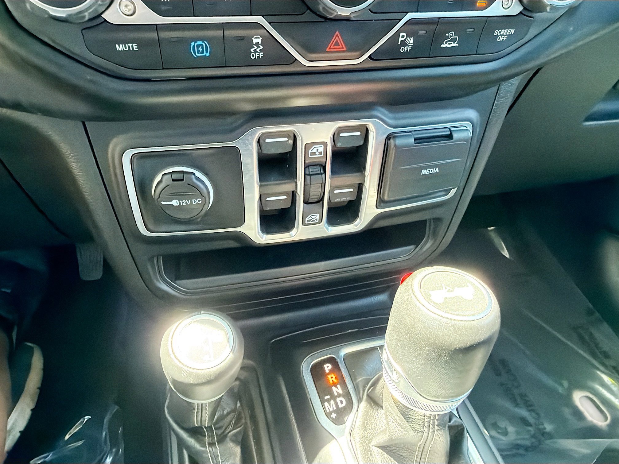 Used 2023 Jeep Wrangler Sahara w/ Cold Weather Group image 27