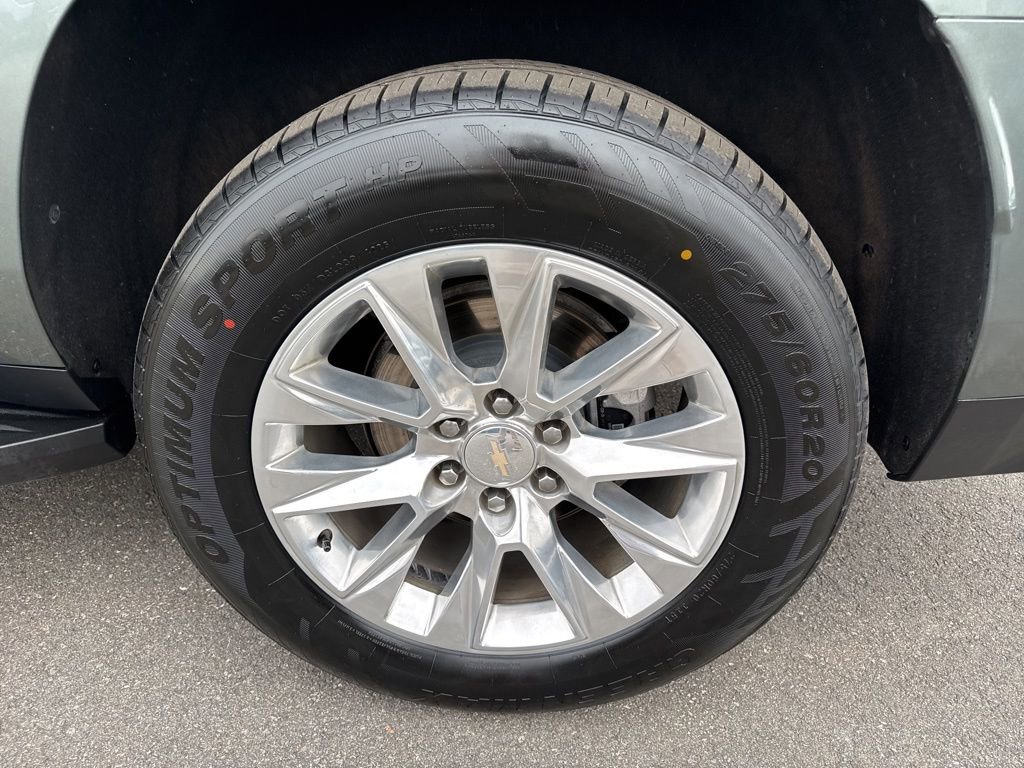 Used 2023 Chevrolet Suburban Premier image 37