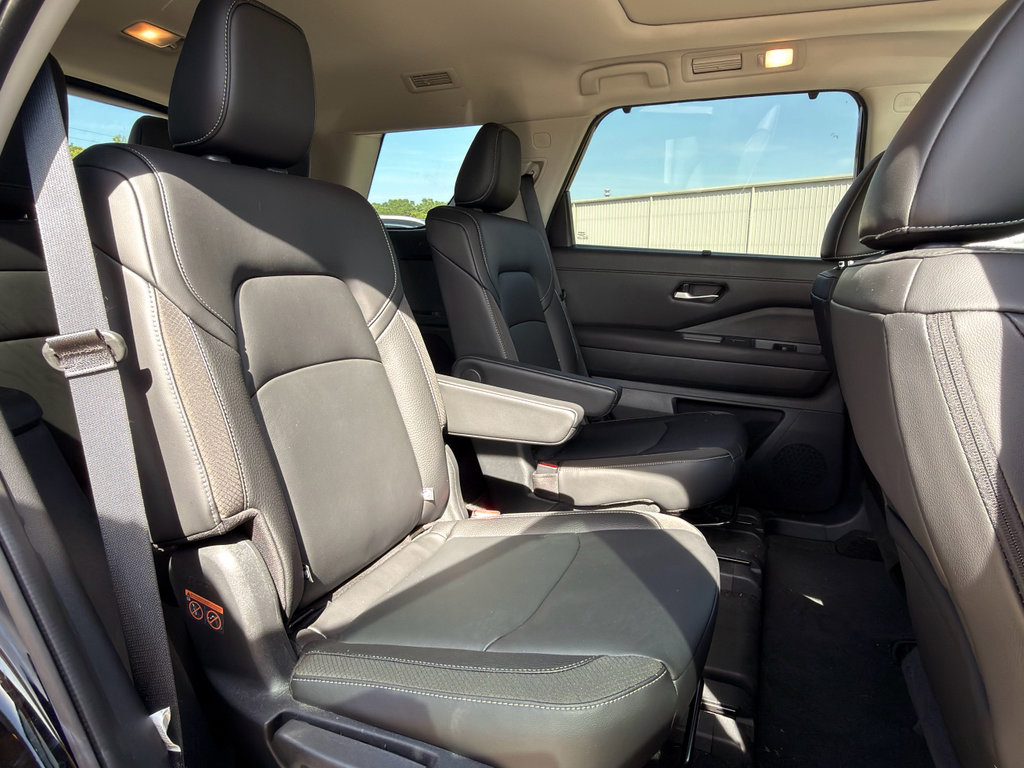 Used 2025 Nissan Pathfinder SL w/ SL Premium Package AWD/4WD image 19