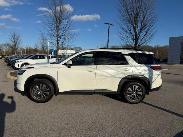 Used 2022 Nissan Pathfinder SV image 8