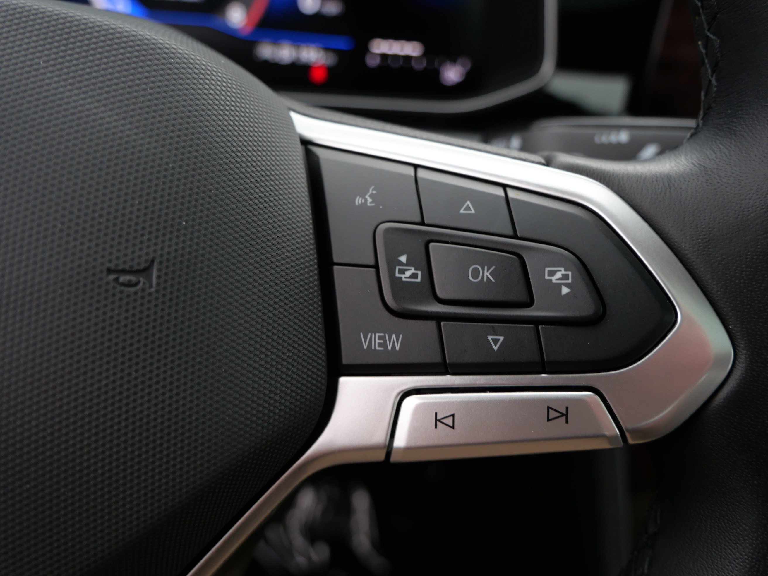 Used 2025 Volkswagen Jetta SE w/ Sunroof Package FWD image 24