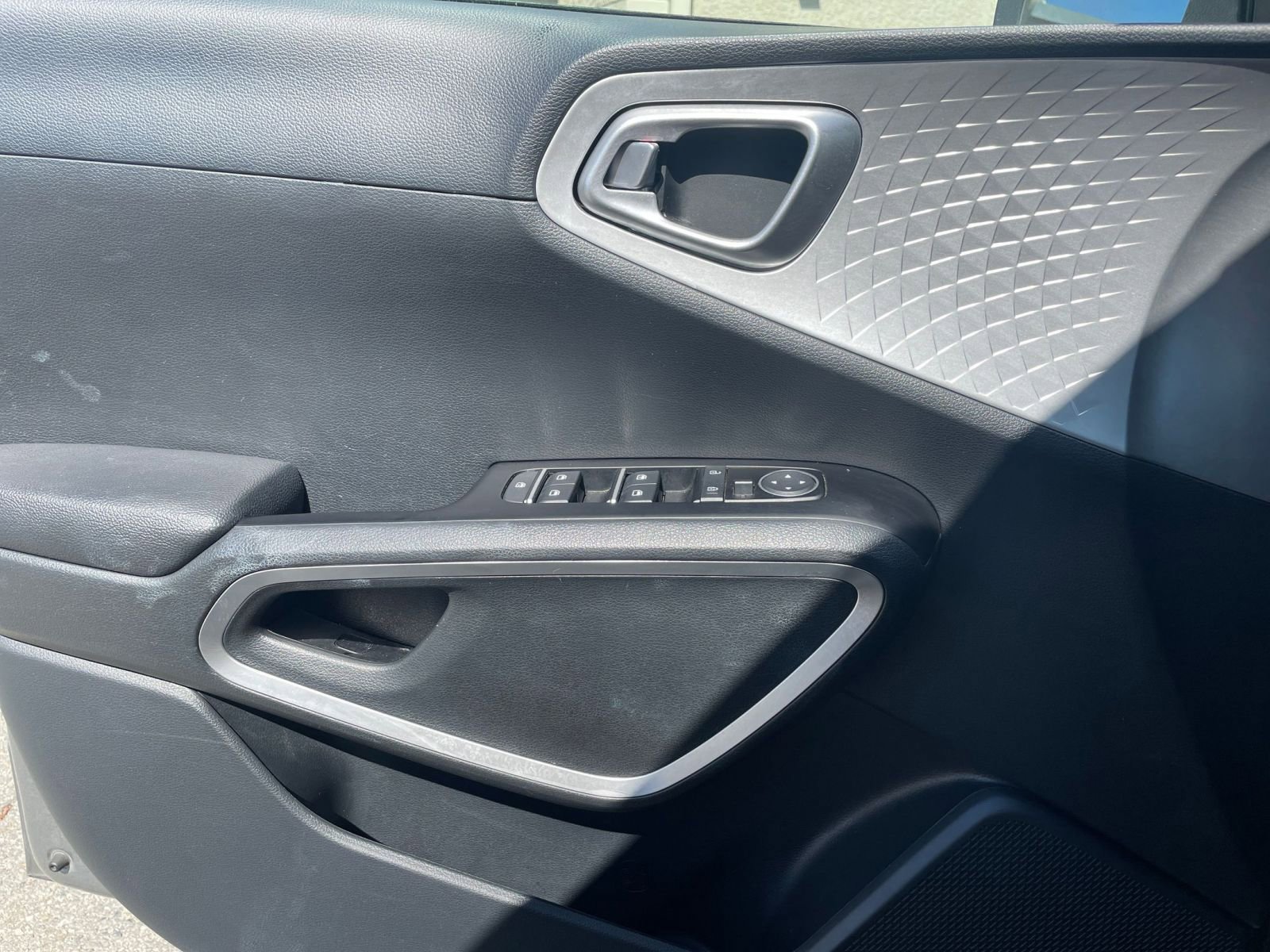 Used 2025 Kia Soul LX w/ LX Technology Package image 18