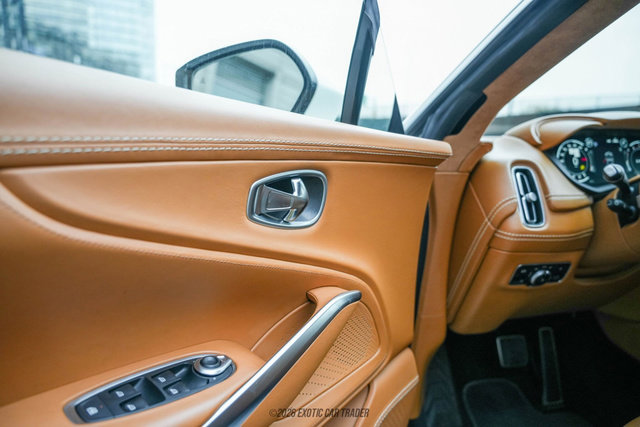 Used 2021 Aston Martin DBX image 23