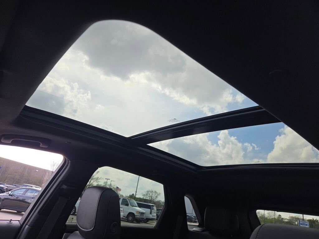 New 2026 Cadillac XT5 Premium Luxury w/ LPO, ONYX Package image 27