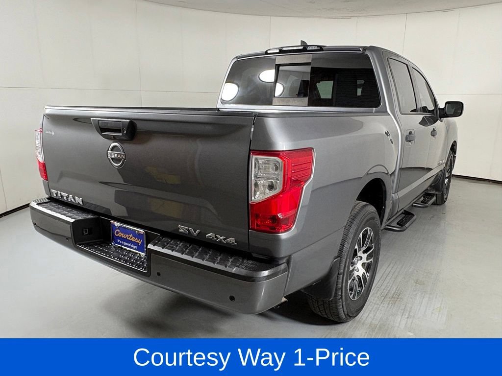 Used 2024 Nissan Titan SV AWD/4WD image 11