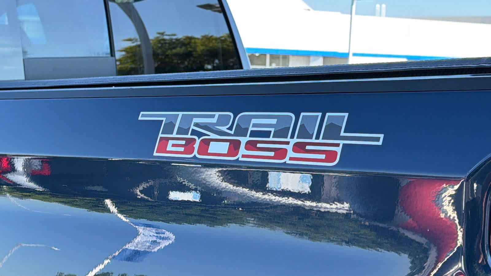 Used 2021 Chevrolet Silverado 1500 LT Trail Boss w/ Convenience Package II AWD/4WD image 28