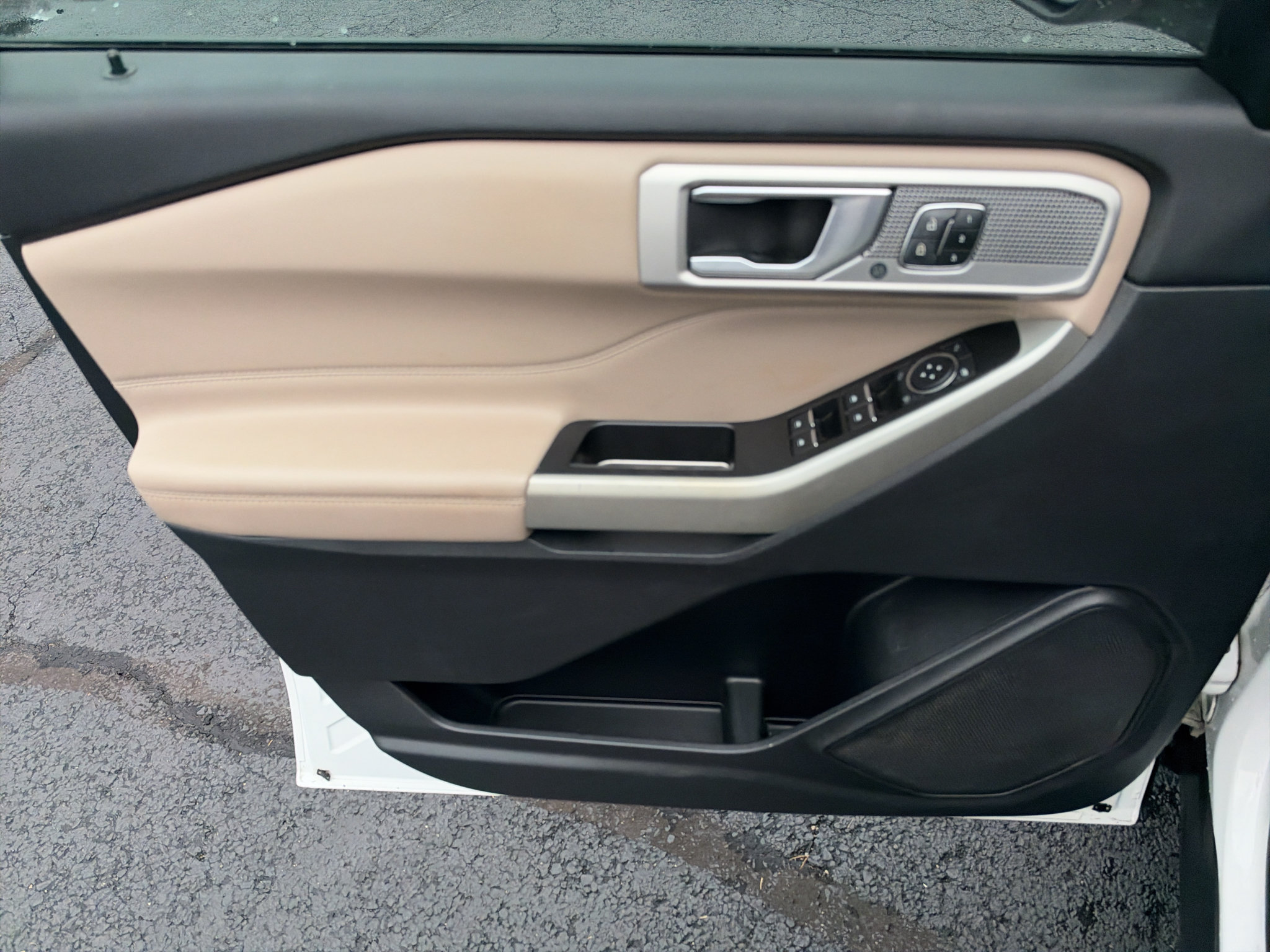 Used 2020 Ford Explorer Limited RWD image 18