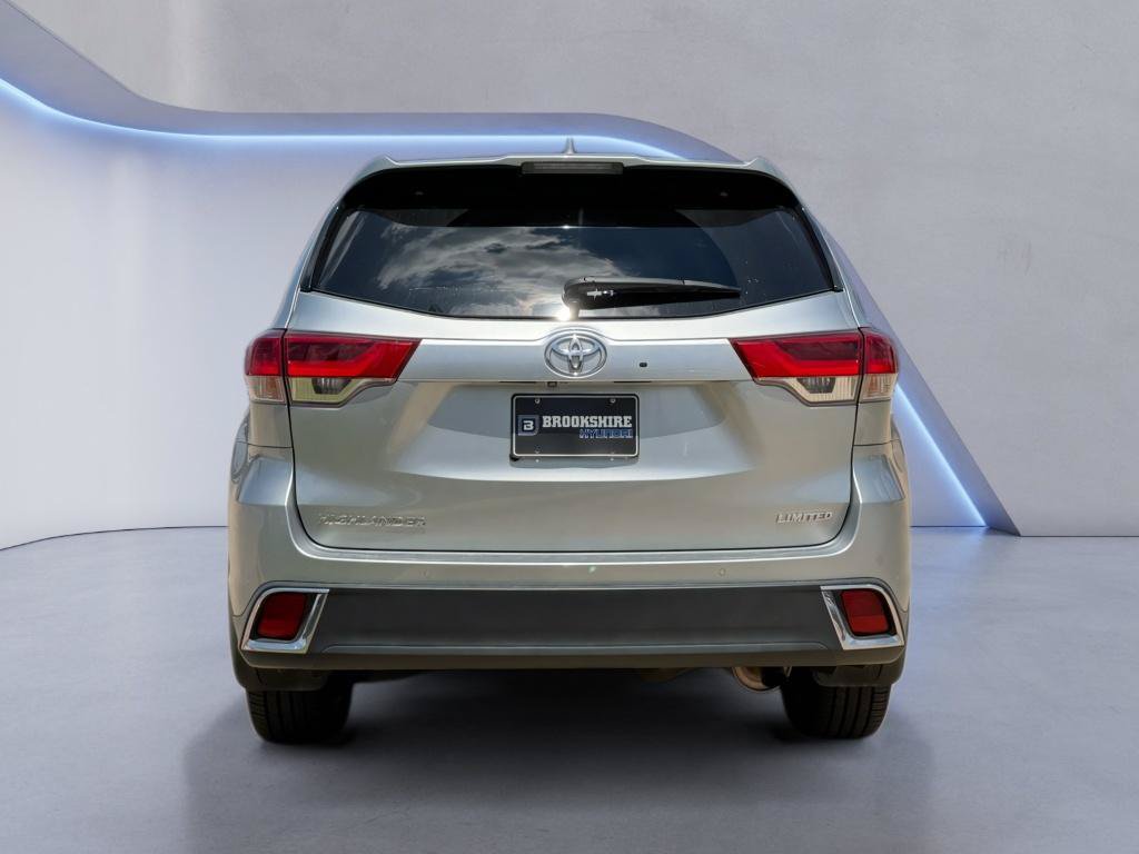 Used 2019 Toyota Highlander Limited FWD image 3