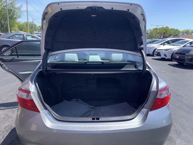 Used 2016 Toyota Camry XLE w/ Moonroof Package FWD image 19