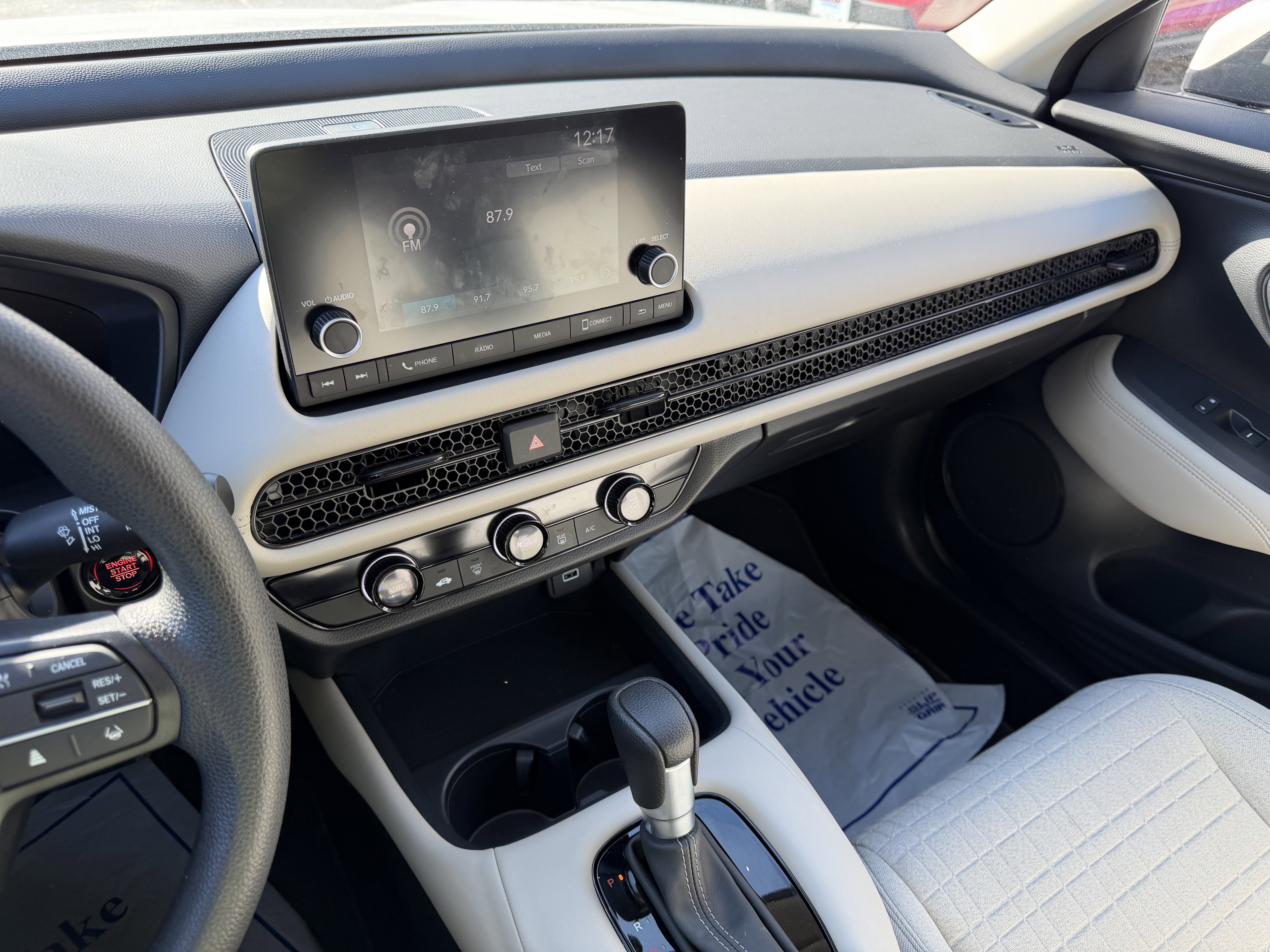 Used 2025 Honda HR-V LX image 17