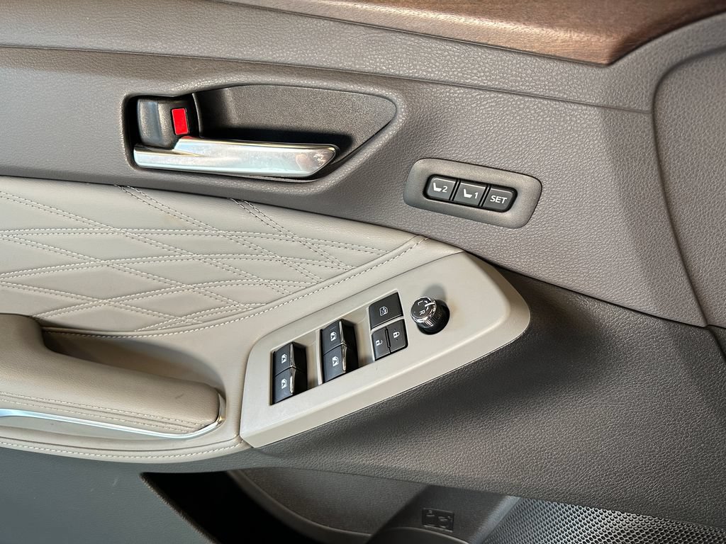 Used 2022 Toyota Avalon Limited w/ Advanced Safety Package FWD image 19