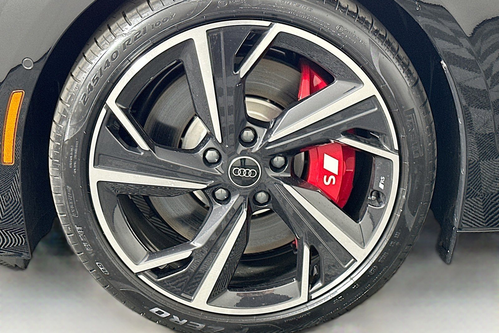 Used 2025 Audi S6 e-tron Prestige w/ 21" Black Optic Package AWD/4WD image 11