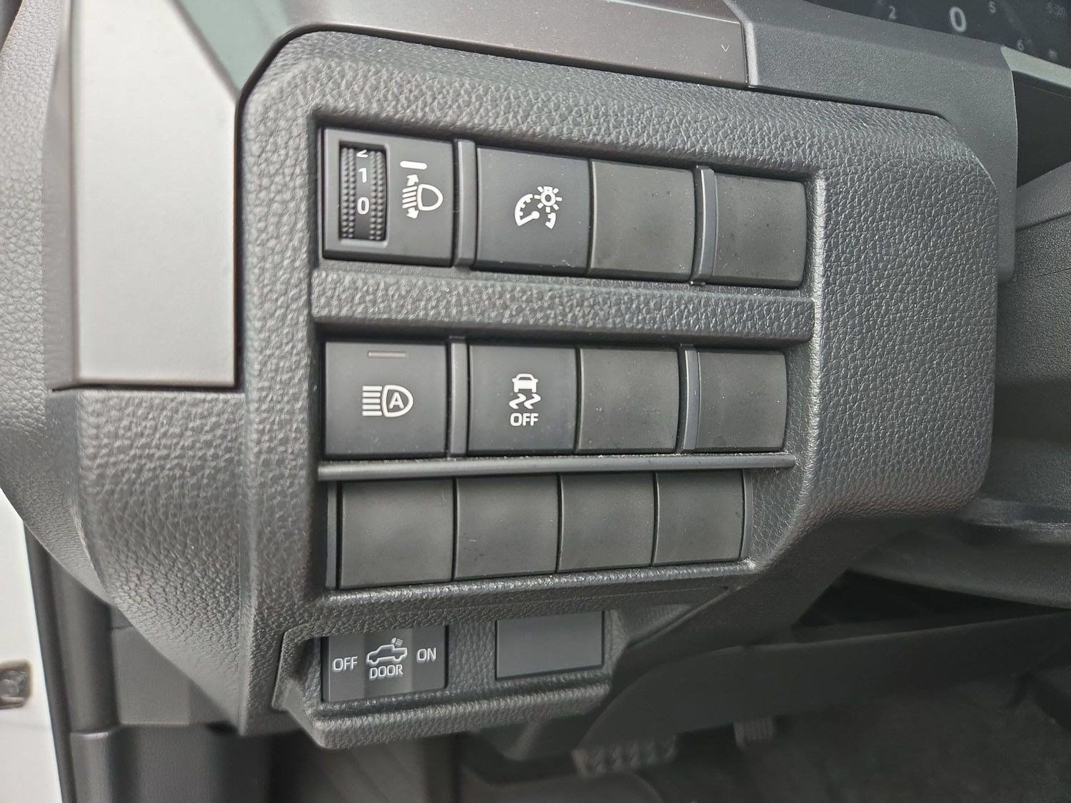 Certified 2025 Toyota Tacoma SR5 AWD/4WD image 28