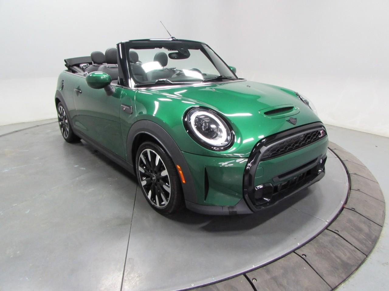 Used 2022 MINI Cooper S w/ Premium Package image 9