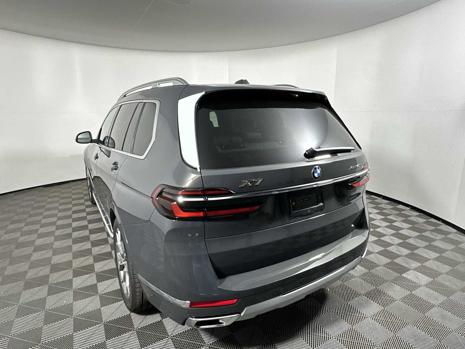 New 2026 BMW X7 xDrive40i w/ Executive Package image 3