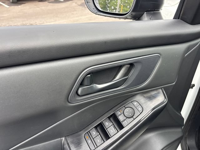 Used 2024 Nissan Rogue S FWD image 13