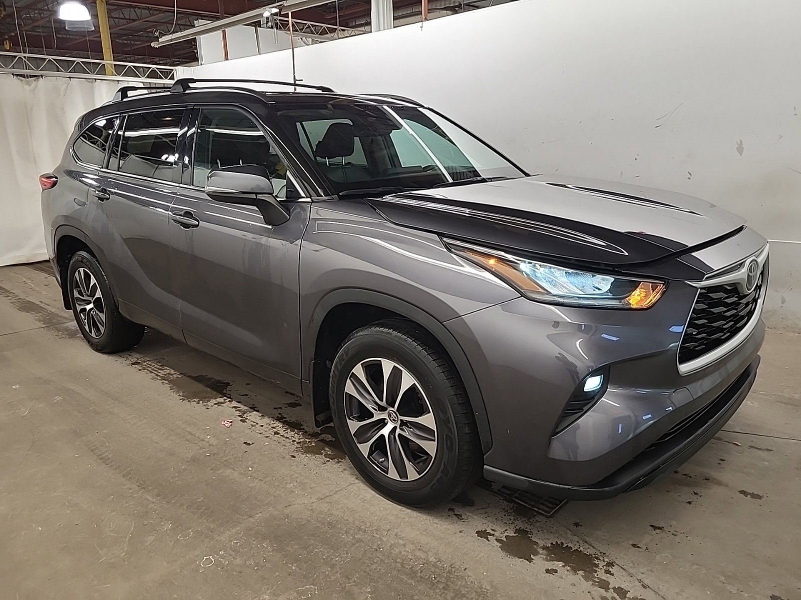 Used 2021 Toyota Highlander XLE image 6