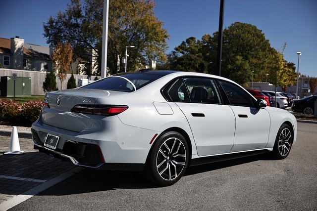 Used 2025 BMW 740i xDrive image 7