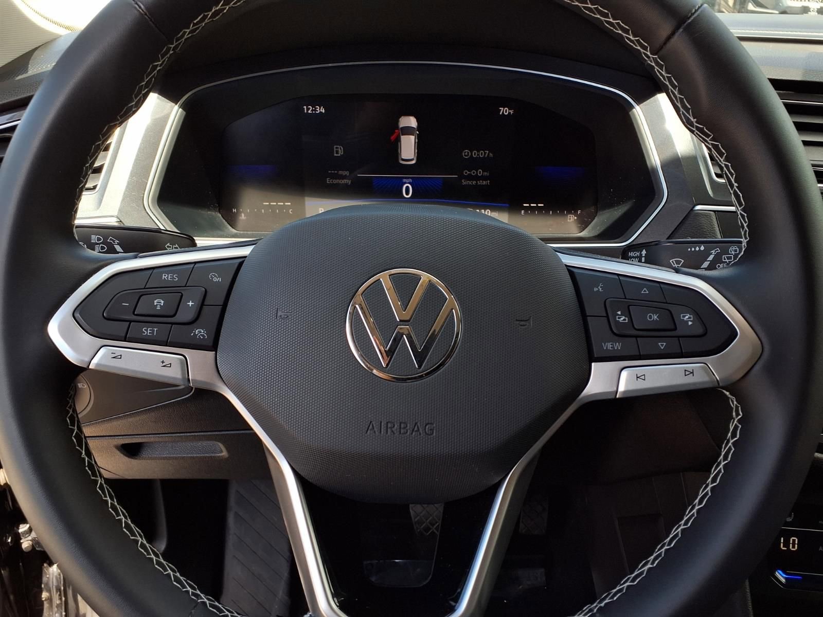 Certified 2023 Volkswagen Tiguan SE FWD image 14