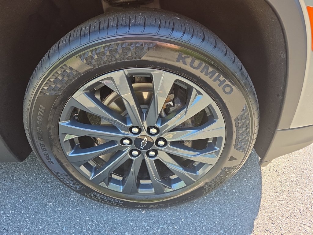 Used 2023 Chevrolet Traverse RS FWD image 9