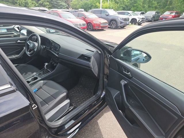 Used 2023 Volkswagen Jetta SE w/ Panoramic Sunroof Package FWD image 23