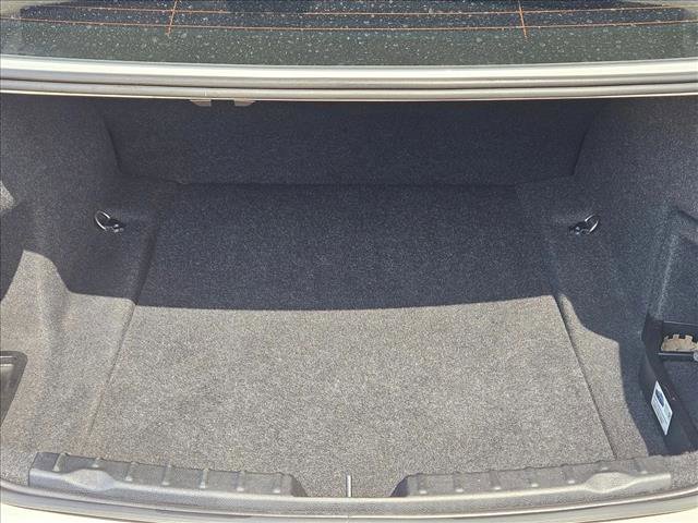 Used 2017 BMW 320i Sedan image 6