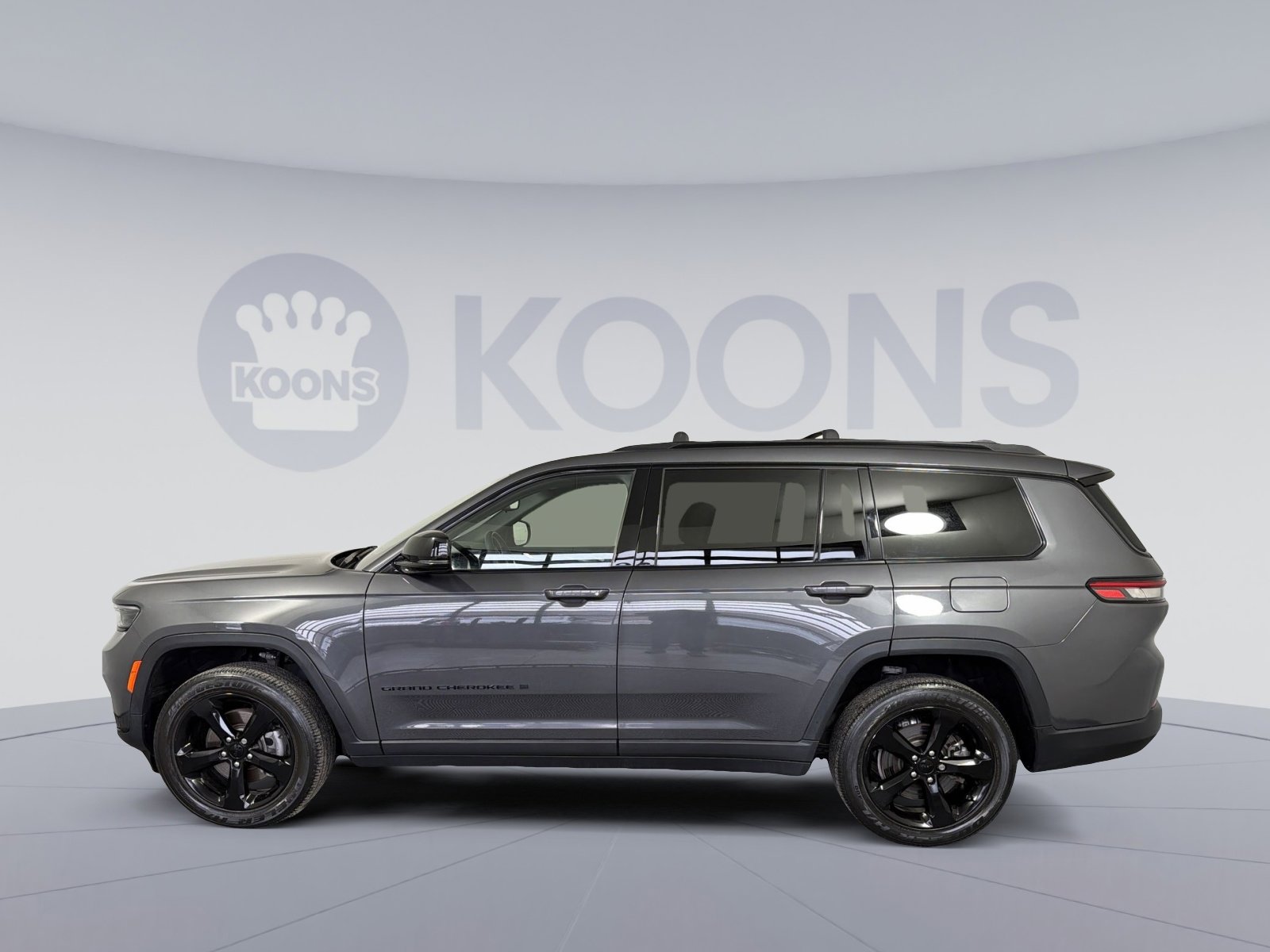 Used 2022 Jeep Grand Cherokee L Laredo image 2