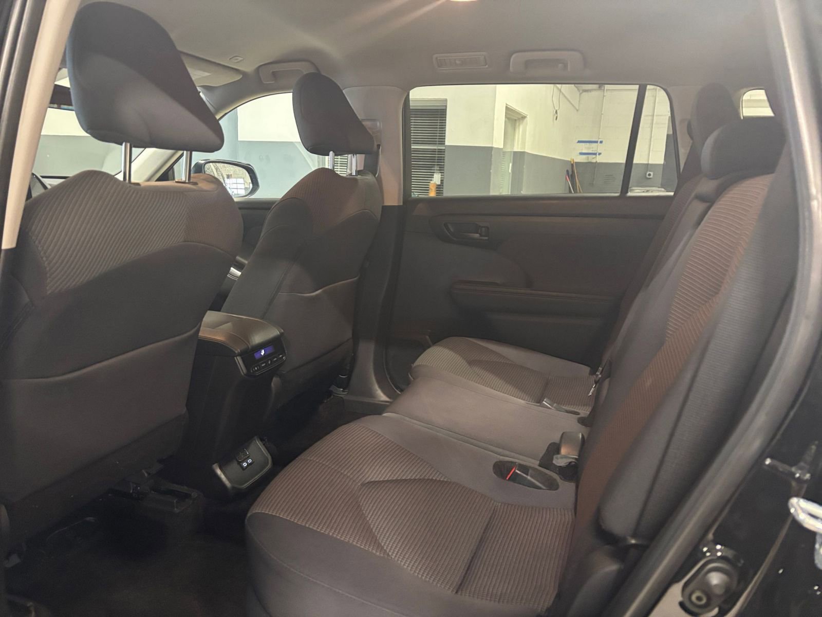 Used 2025 Toyota Highlander LE image 40