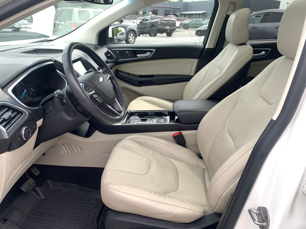 Used 2020 Ford Edge Titanium w/ Equipment Group 301A FWD image 9