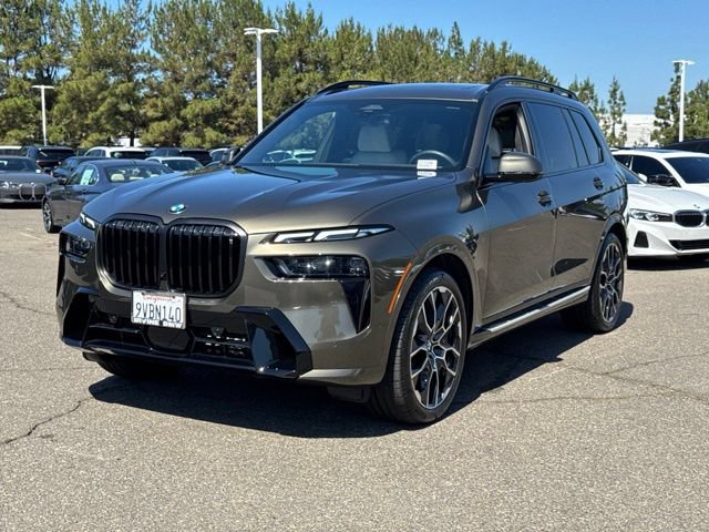 Used 2026 BMW X7 xDrive40i w/ M Sport Package AWD/4WD image 2