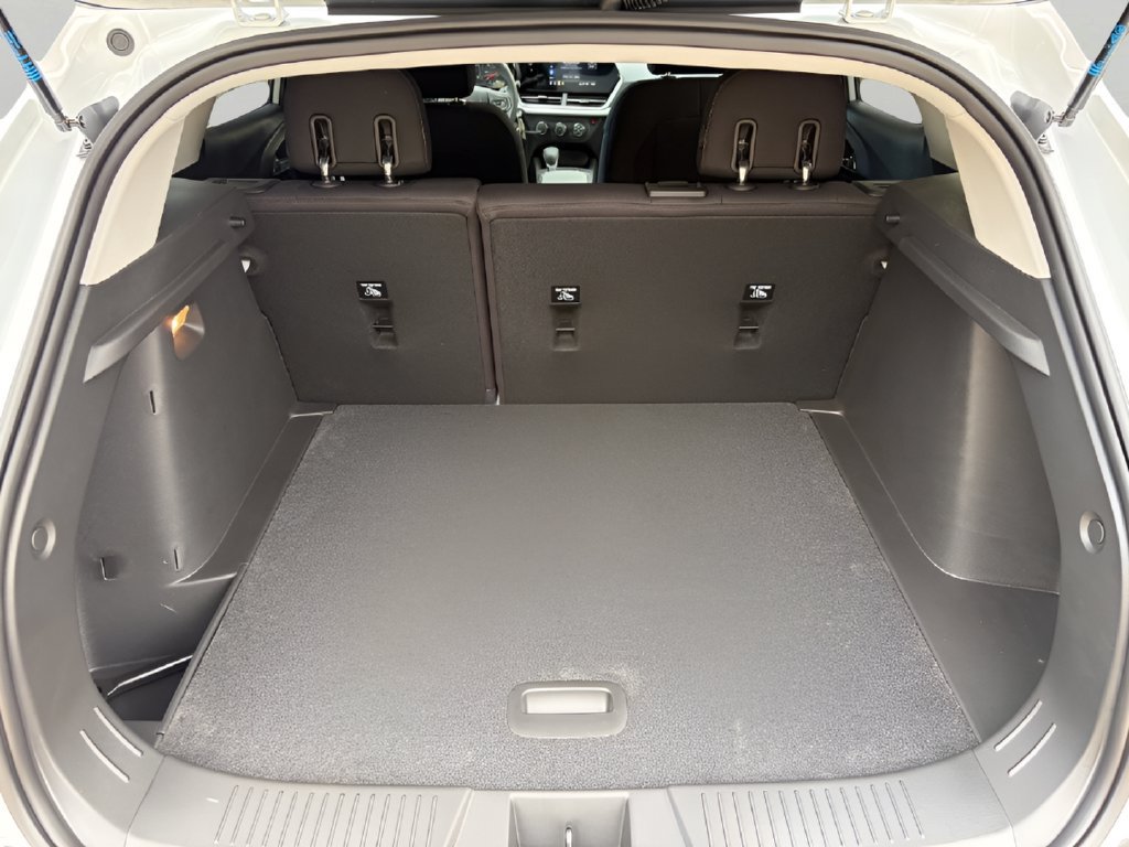 New 2026 Chevrolet Trax LS w/ LS Convenience Package FWD image 6