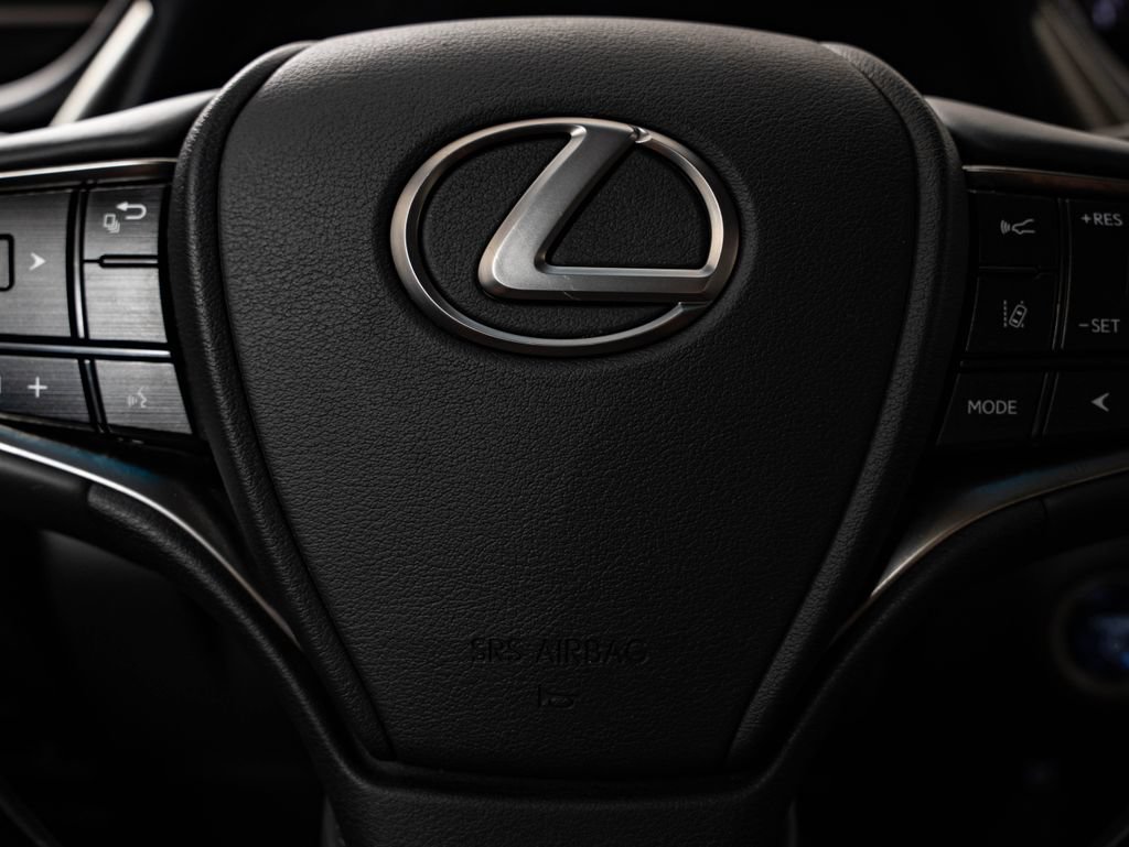 Certified 2020 Lexus ES 300h Ultra Luxury w/ Accessory Package FWD image 31