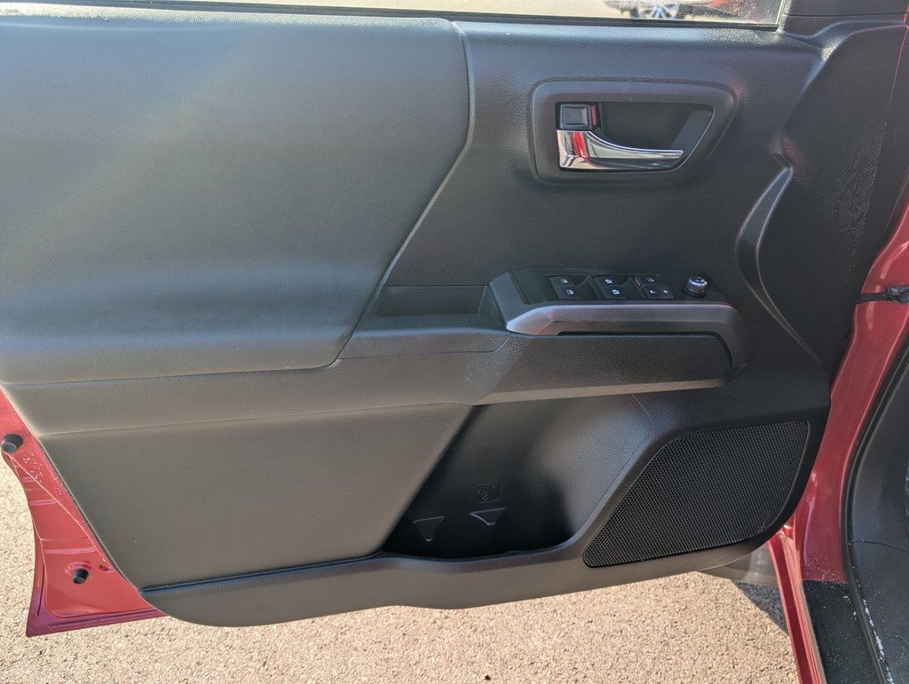 Used 2017 Toyota Tacoma TRD Sport w/ Tow Package (A/T) image 13