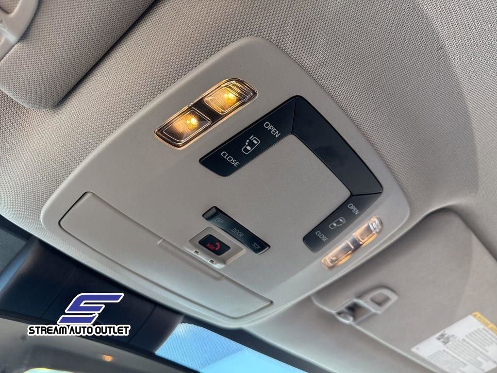 Used 2022 Toyota Sienna LE image 42