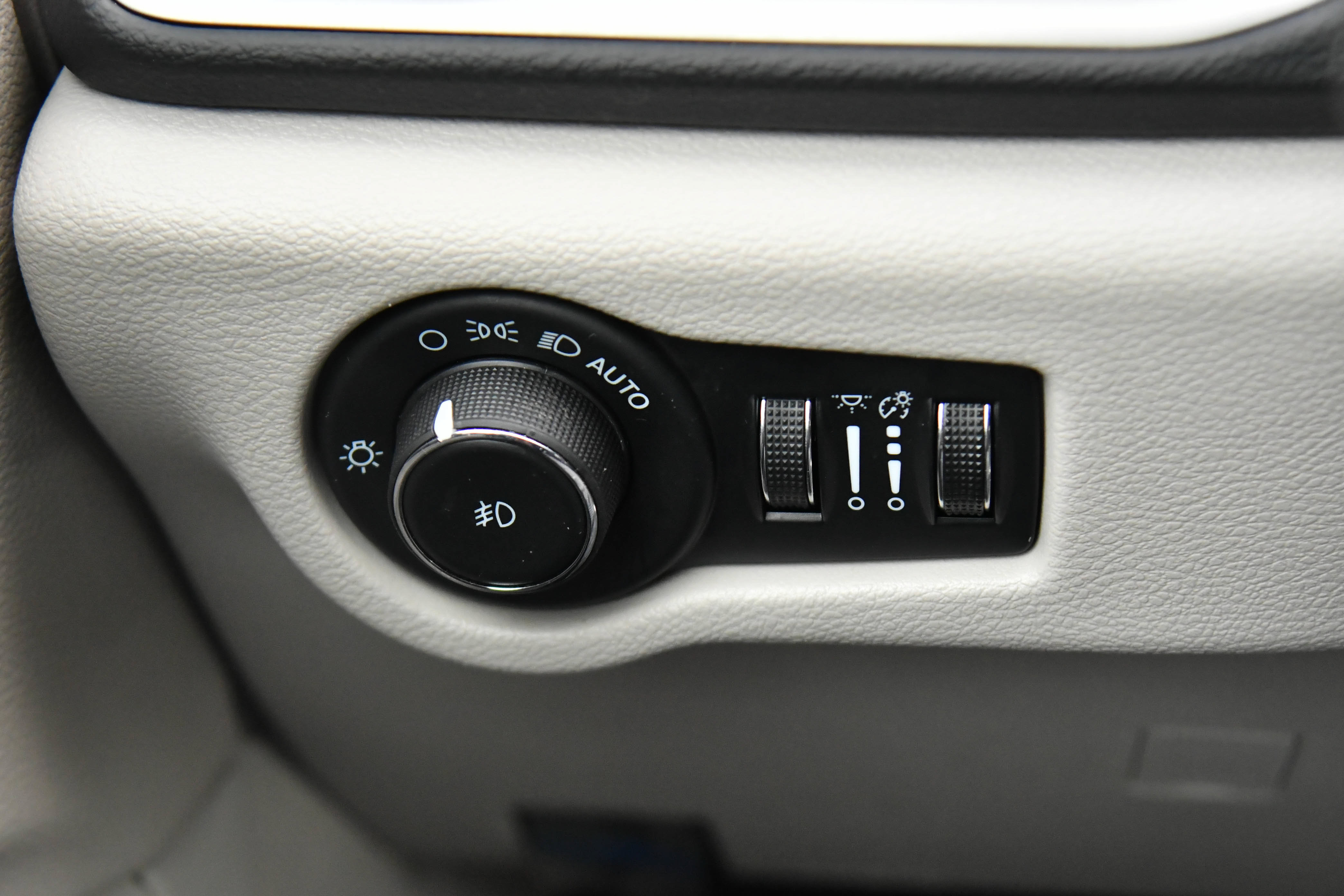 Used 2023 Chrysler Pacifica Touring-L FWD image 34