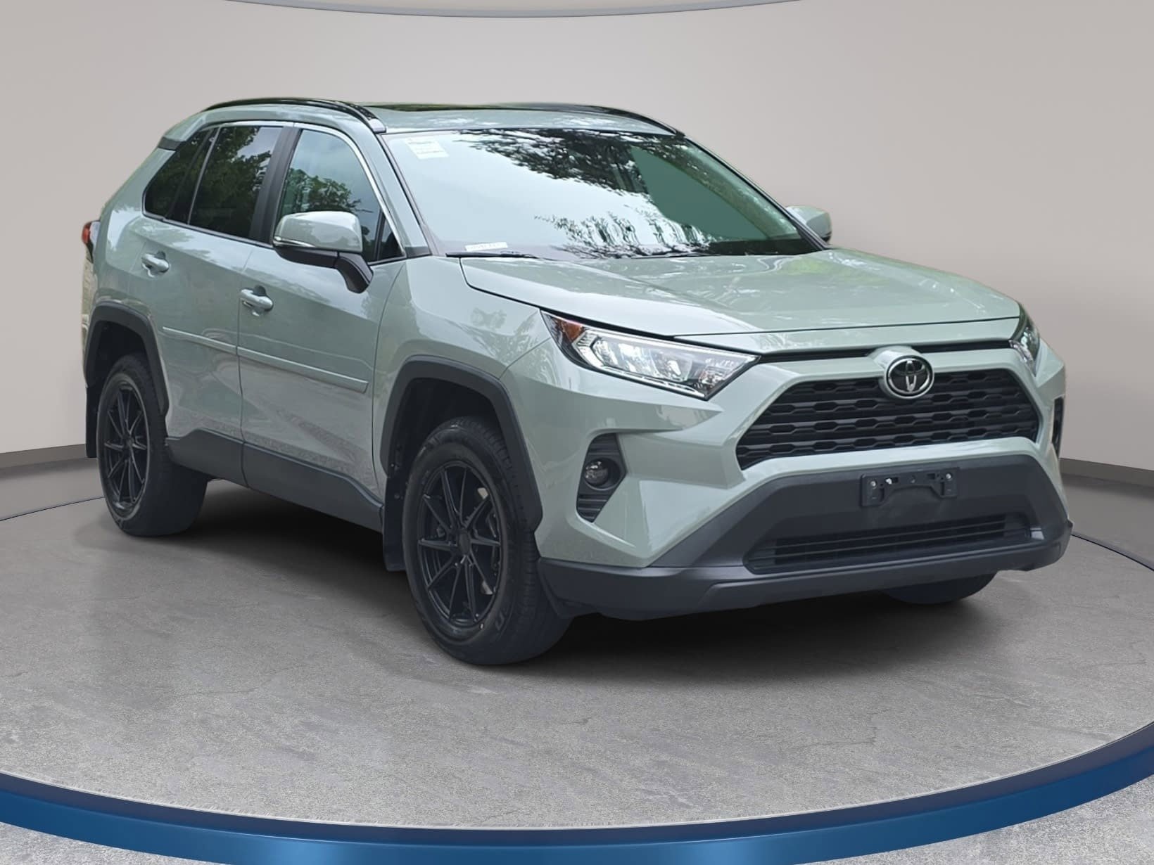 Used 2020 Toyota RAV4 XLE w/ Convenience Package AWD/4WD image 3