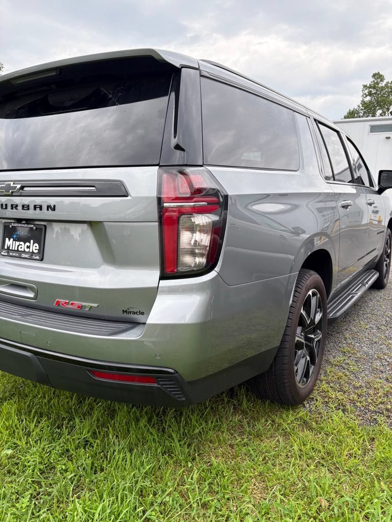 Used 2024 Chevrolet Suburban RST w/ Luxury Package AWD/4WD image 7