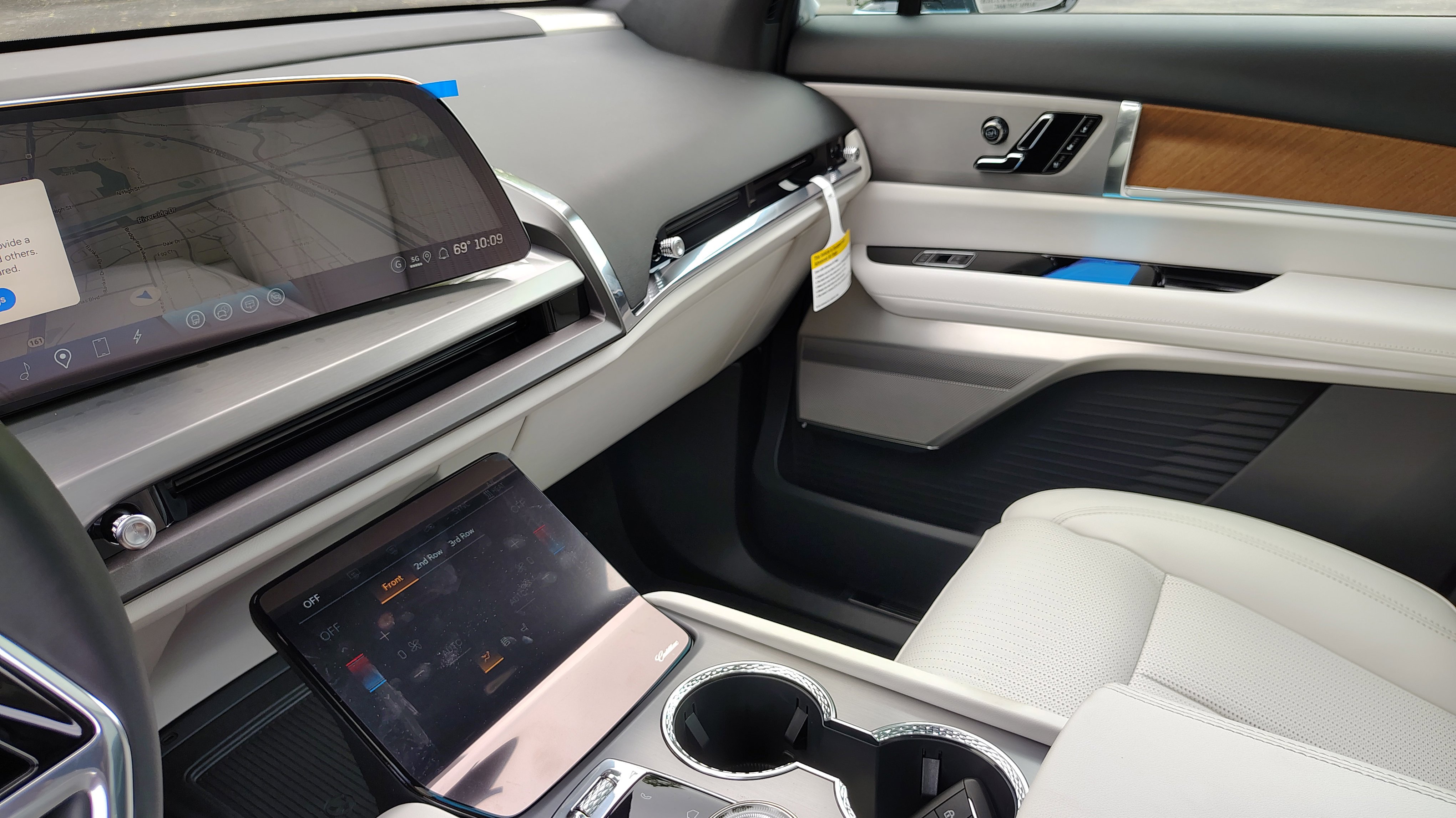 New 2026 Cadillac Vistiq Sport image 23