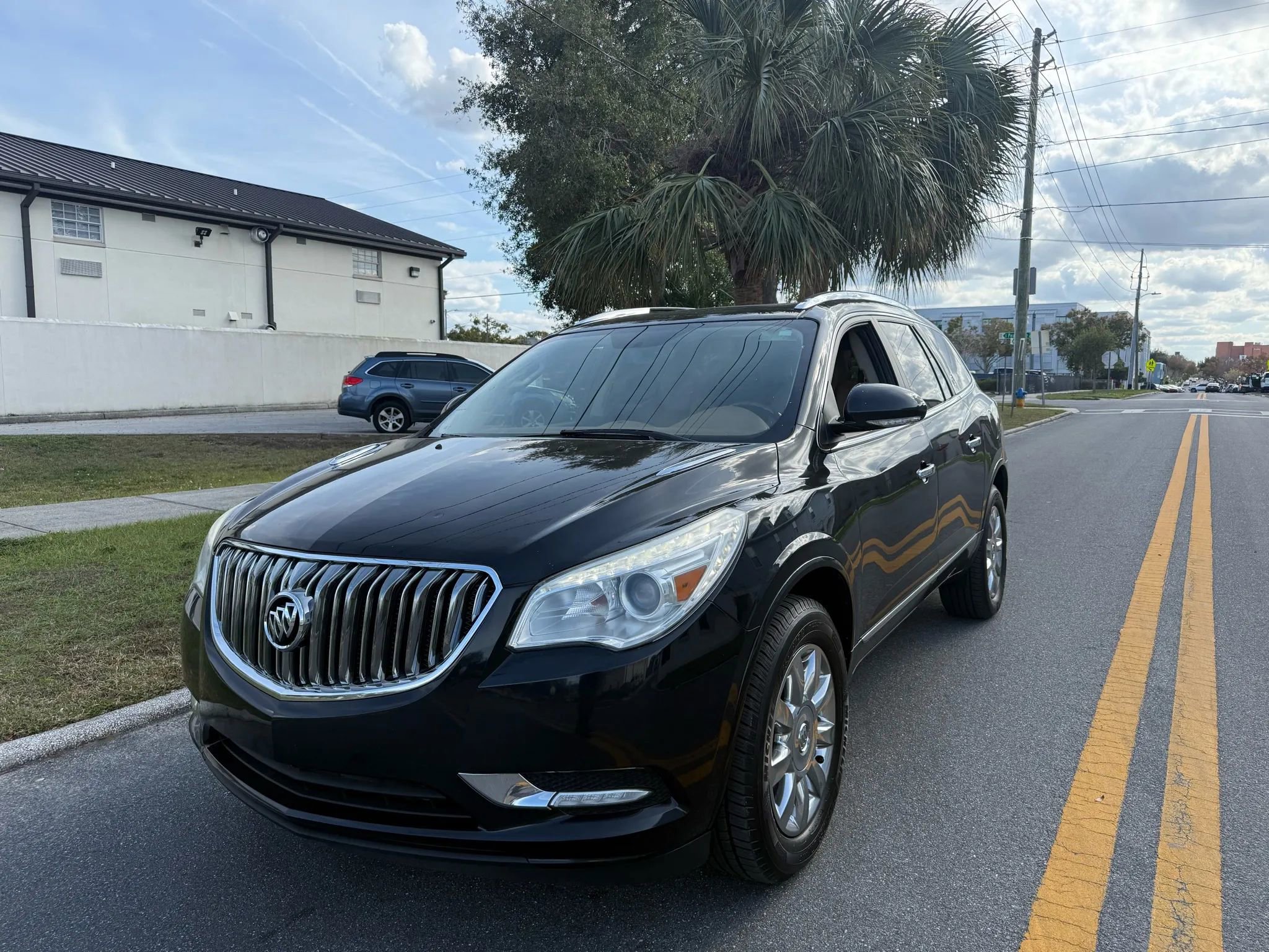 Used 2014 Buick Enclave Leather image 1