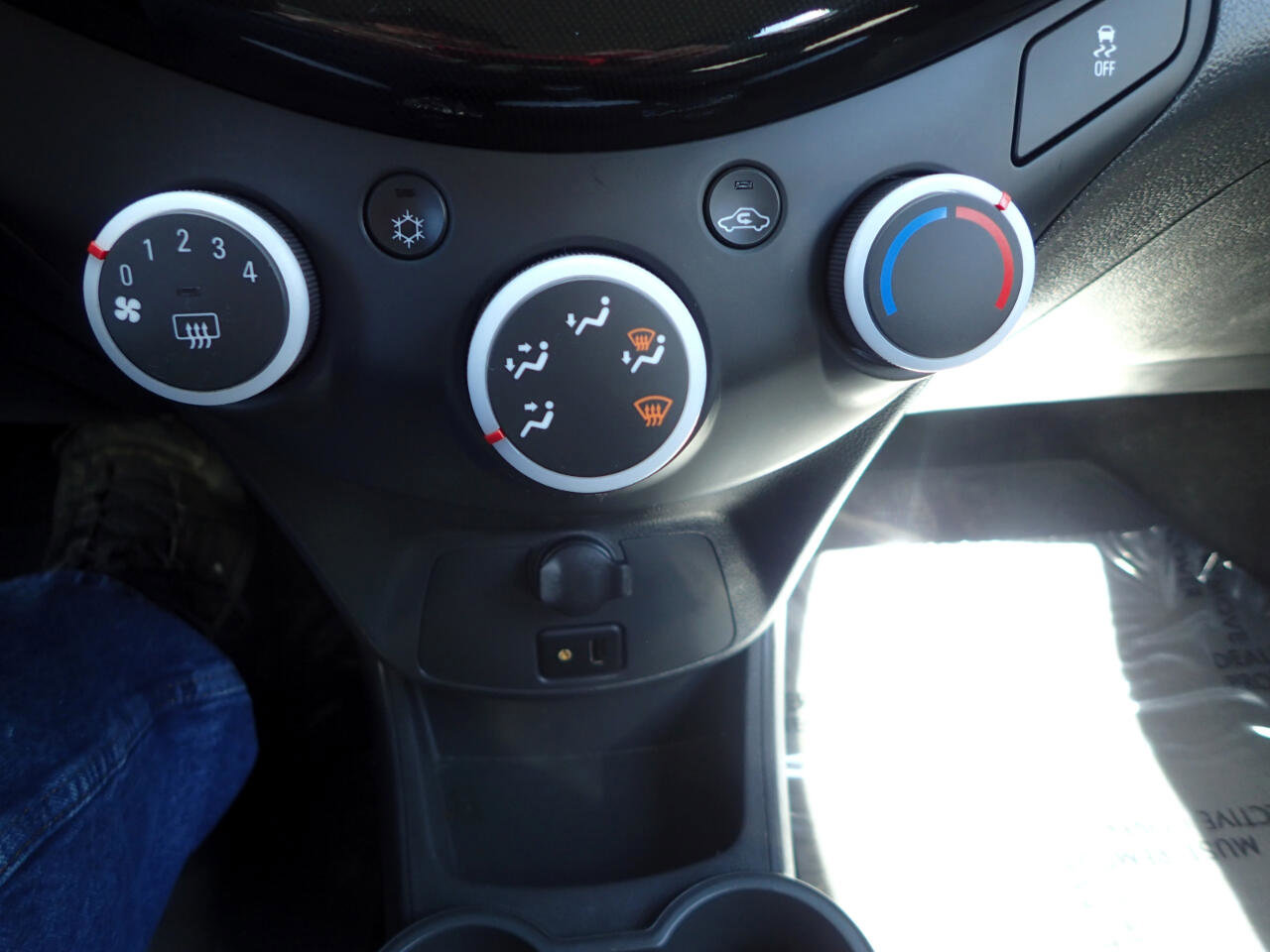 Used 2015 Chevrolet Spark LT image 20