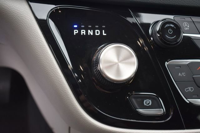 Used 2023 Chrysler Pacifica Touring-L FWD image 30