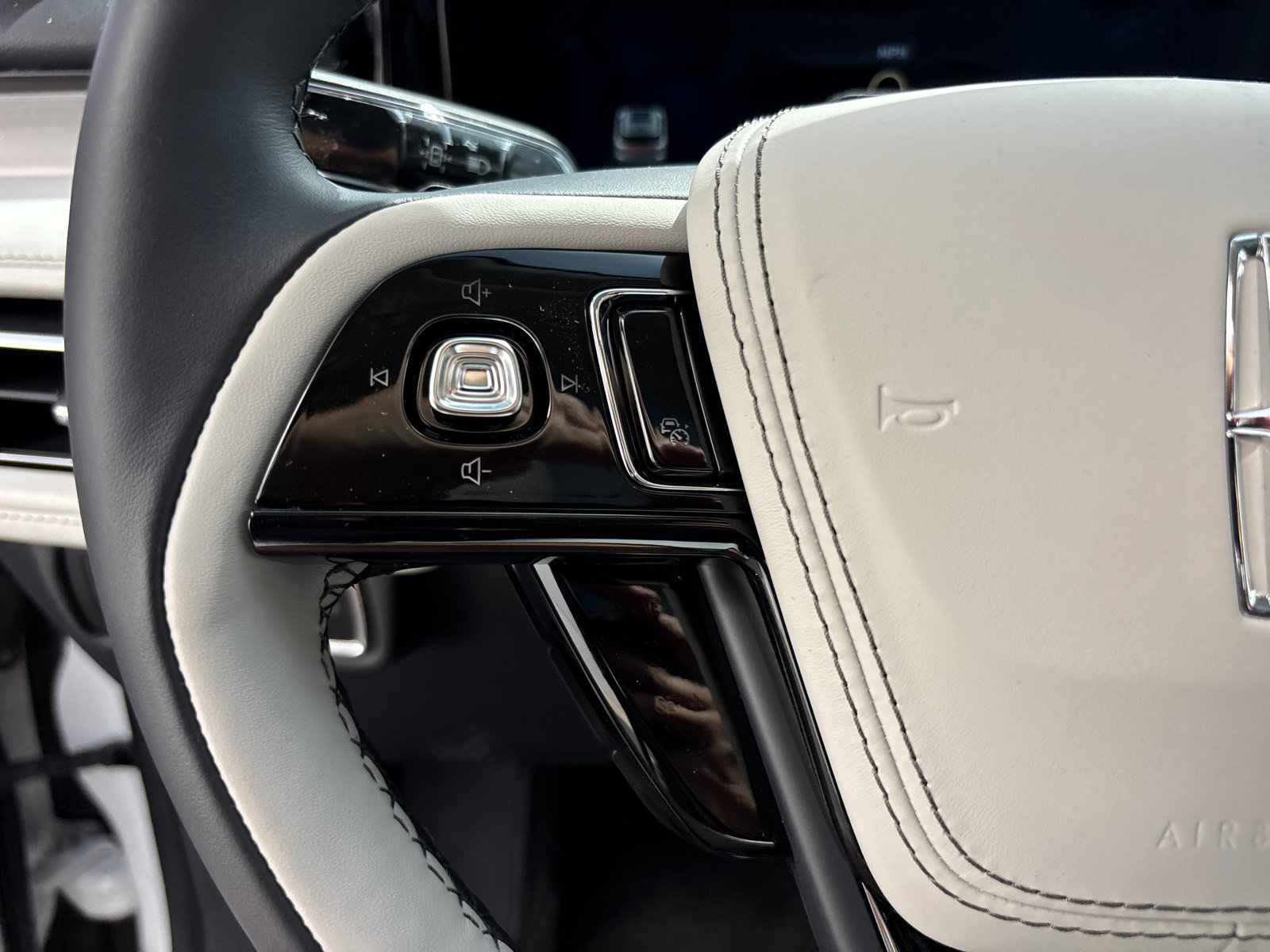 New 2027 Lincoln Aviator Reserve AWD/4WD image 16