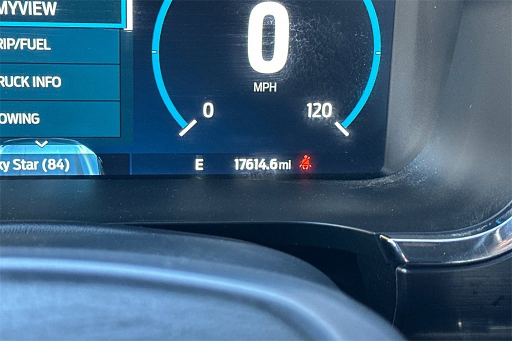 Used 2023 Ford F150 Lariat w/ Trailer Tow Package image 27