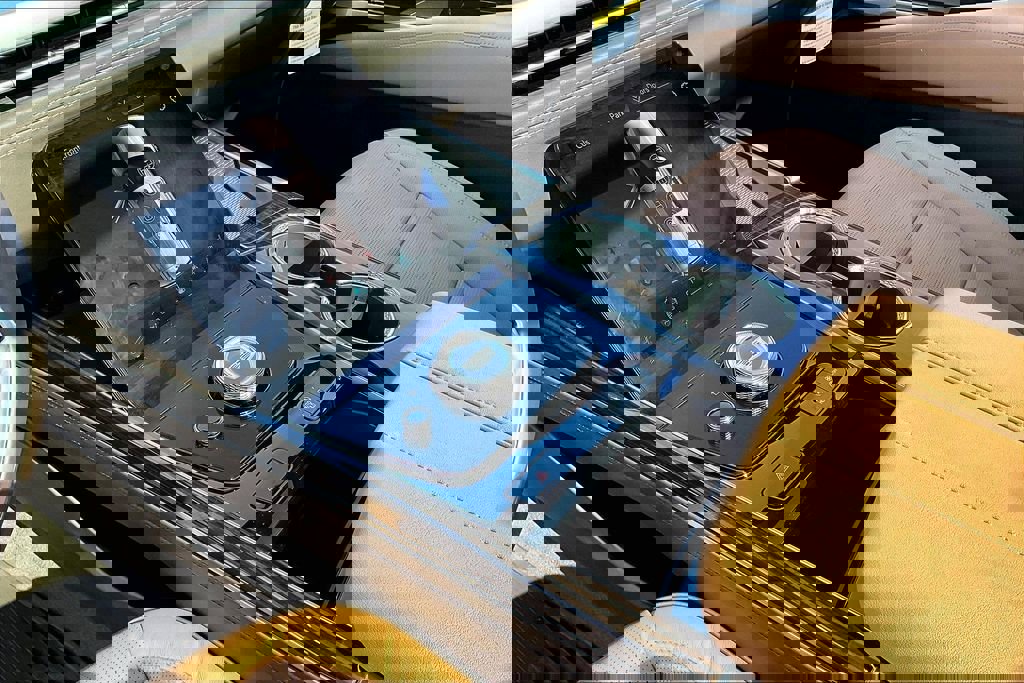 New 2026 Cadillac Escalade ESV Luxury w/ LPO, Radiant Package AWD/4WD image 8