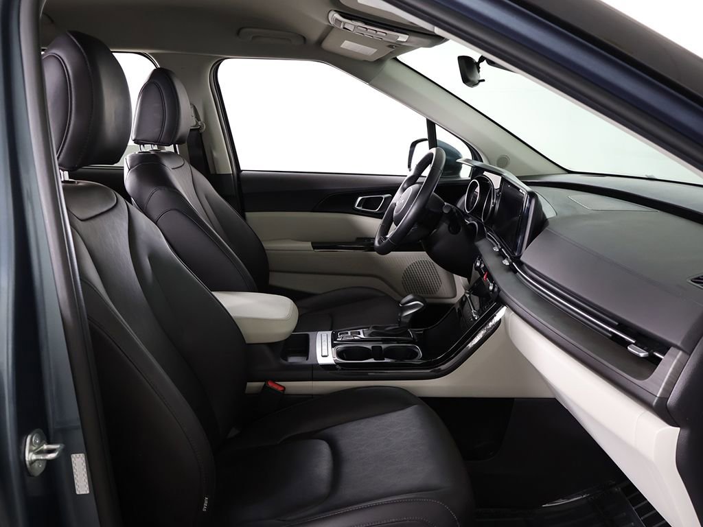 Used 2024 Kia Carnival EX FWD image 29