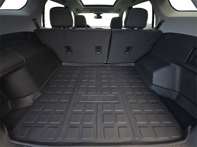 Used 2024 GMC Terrain SLE w/ Driver Convenience Package image 13