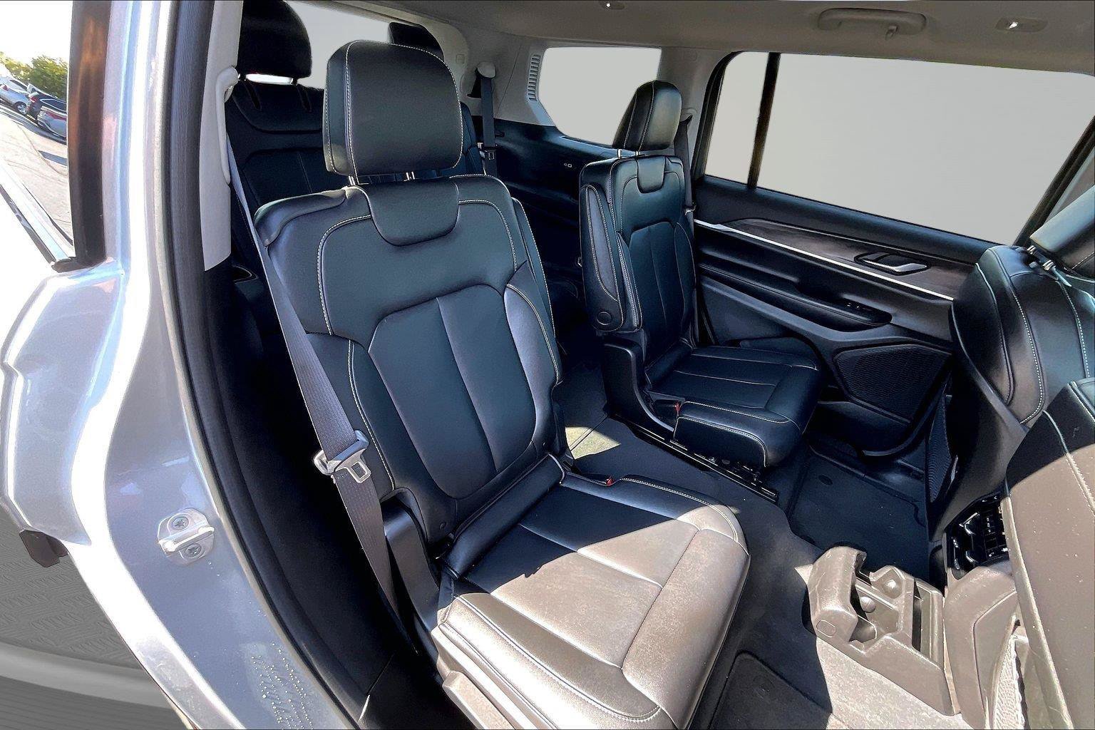 Used 2023 Jeep Grand Cherokee L Limited AWD/4WD image 26