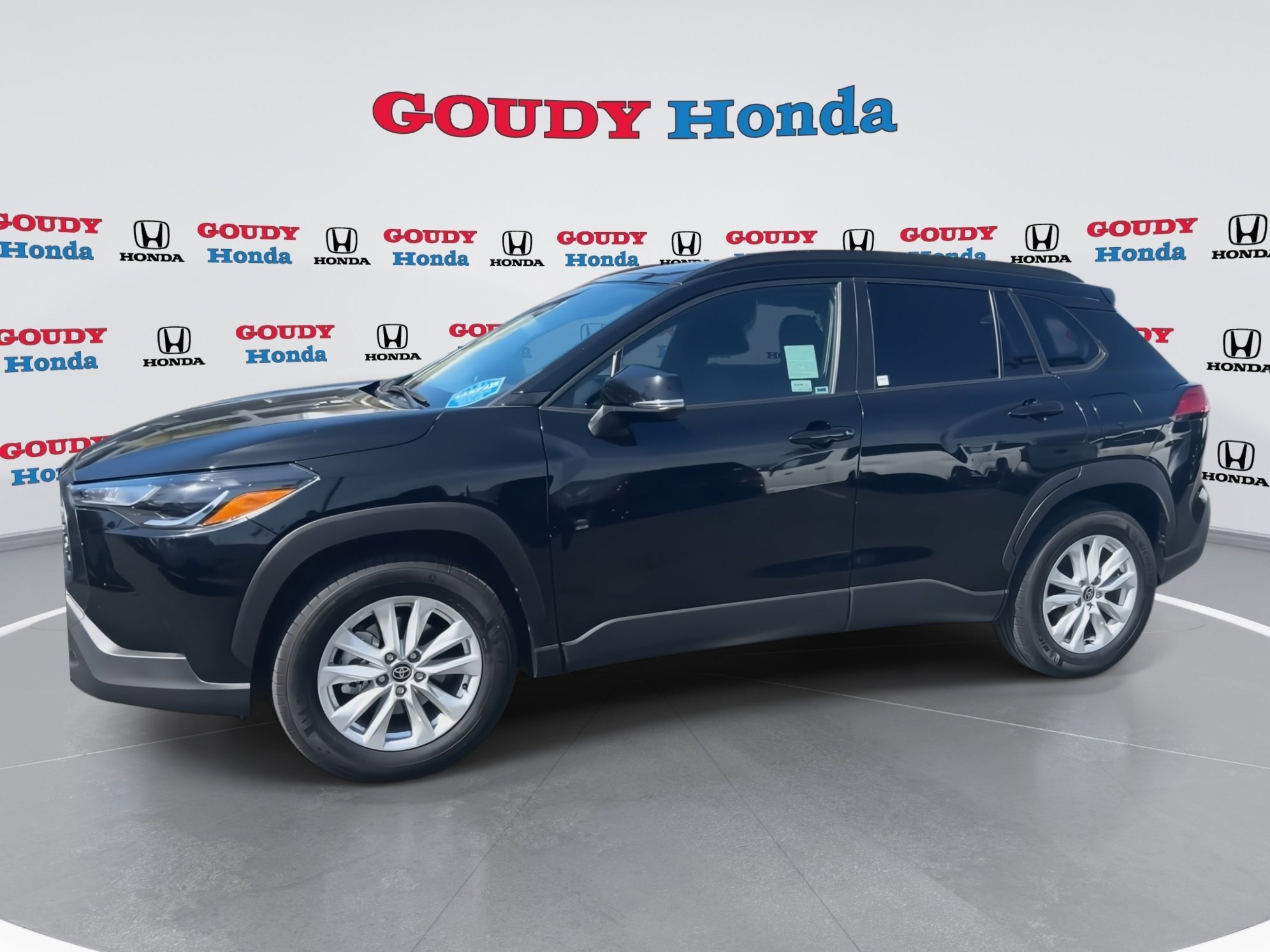 Used 2023 Toyota Corolla Cross LE FWD image 5
