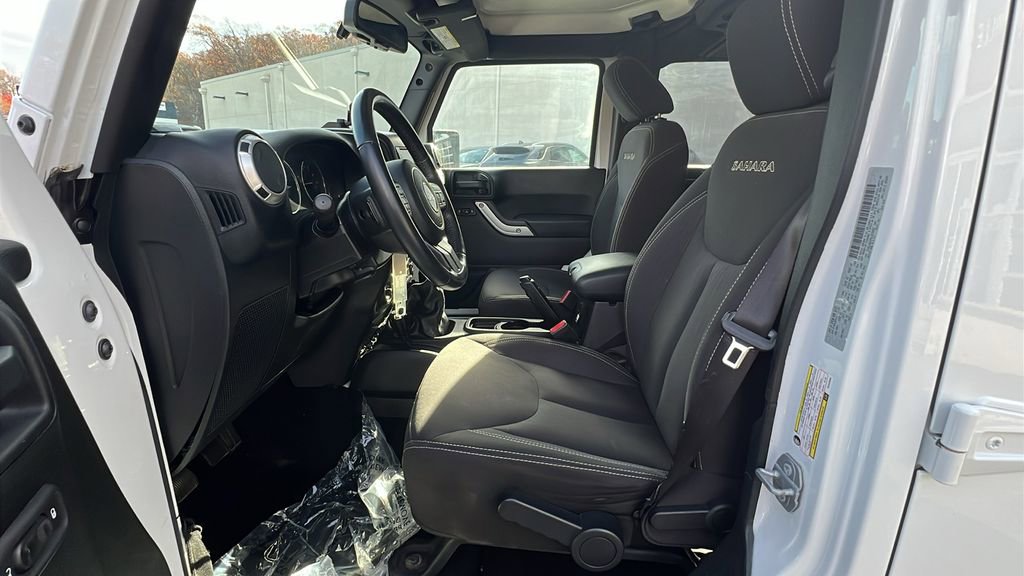 Used 2017 Jeep Wrangler Unlimited Sahara w/ Connectivity Group image 23