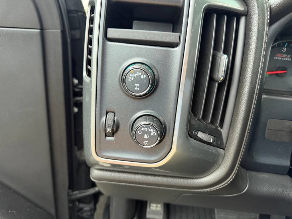 Used 2018 Chevrolet Silverado 1500 LTZ Z71 w/ LTZ Plus Package AWD/4WD image 23